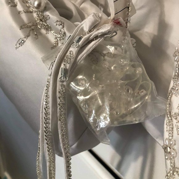 Mary's Wedding Dress - Picture 6 of 8